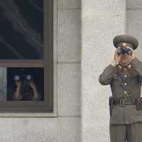 북한: 2년 넘는 구금 끝에 임현수 목사 석방
